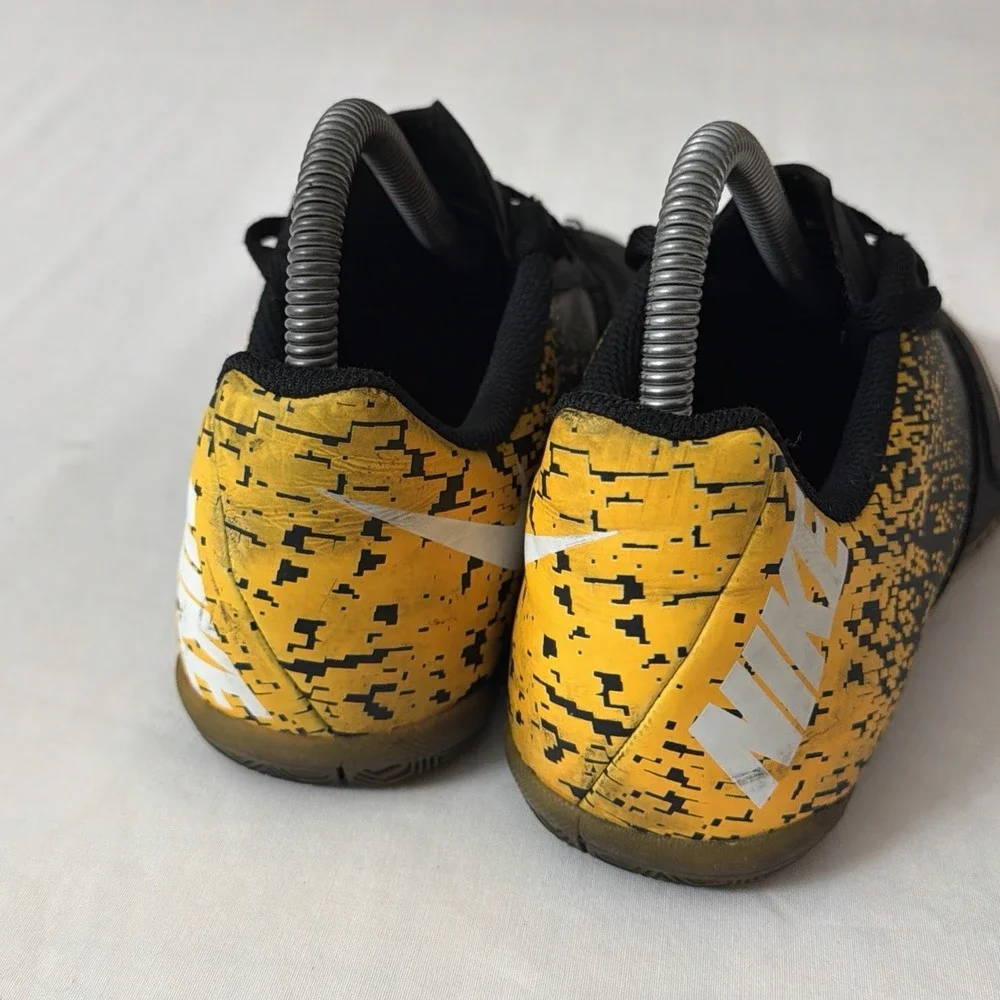 Nike Bombax IC 826487 002 Indoor Soccer Shoes Black‎ Yellow Boys Youth Size 5Y